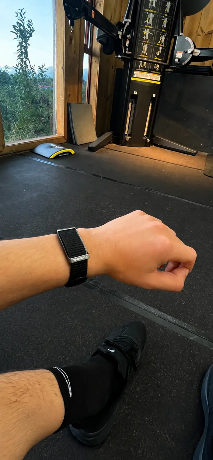DEUS Band en la muneca en el gimnasio — reseña de Cristóbal Nanning